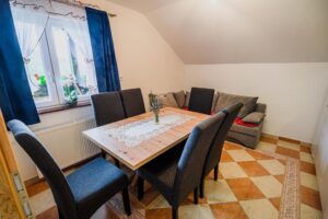 apartma panda podčetrtek jedilnica