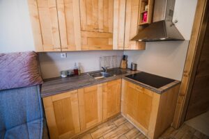 kuhinjski del apartma saisy
